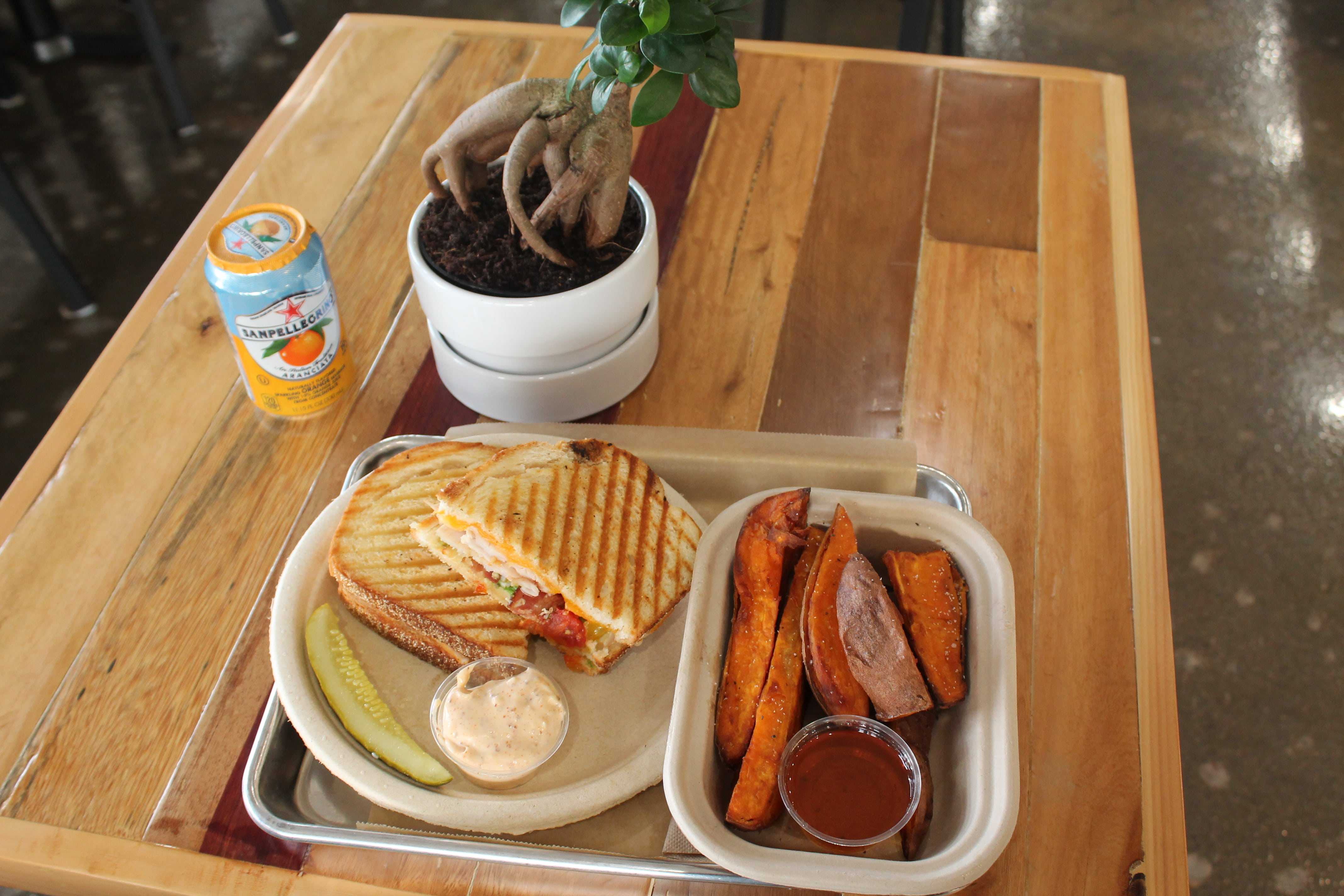 Ideal Bite Community Kitchen offers its customers a wide variety of healthy food options that also taste delicious. (Photo Credit: Jasmine Williams)