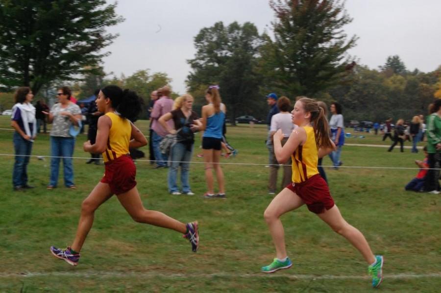 Sophomore Zora Pullen and freshman Gloria Neumann sprint to the finish of the Oakland Country Junior Varsity race.