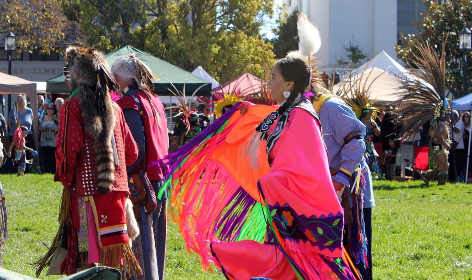 Native Americans celebrate Indigenous People’s Day by performing a traditional dance.
Fair Use: Wikimedia Commons