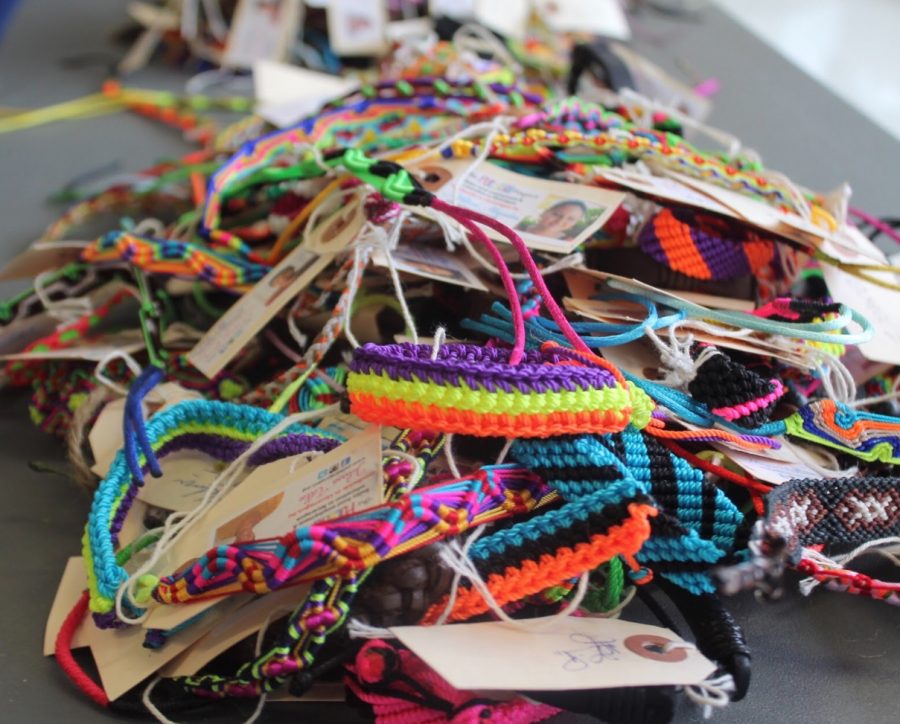Spanish Honors Society’s Pulsera Project fundraiser offered hundreds of bracelets for students to purchase for only $5. The proceeds went towards improving Central American communities and supporting pulsera artists.
Photo by Colleen Thomson 