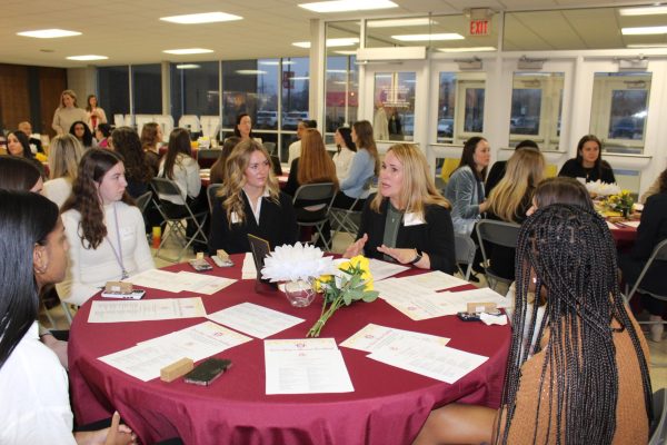 Seniors meet Mercy Alumnae and seek advice about the future